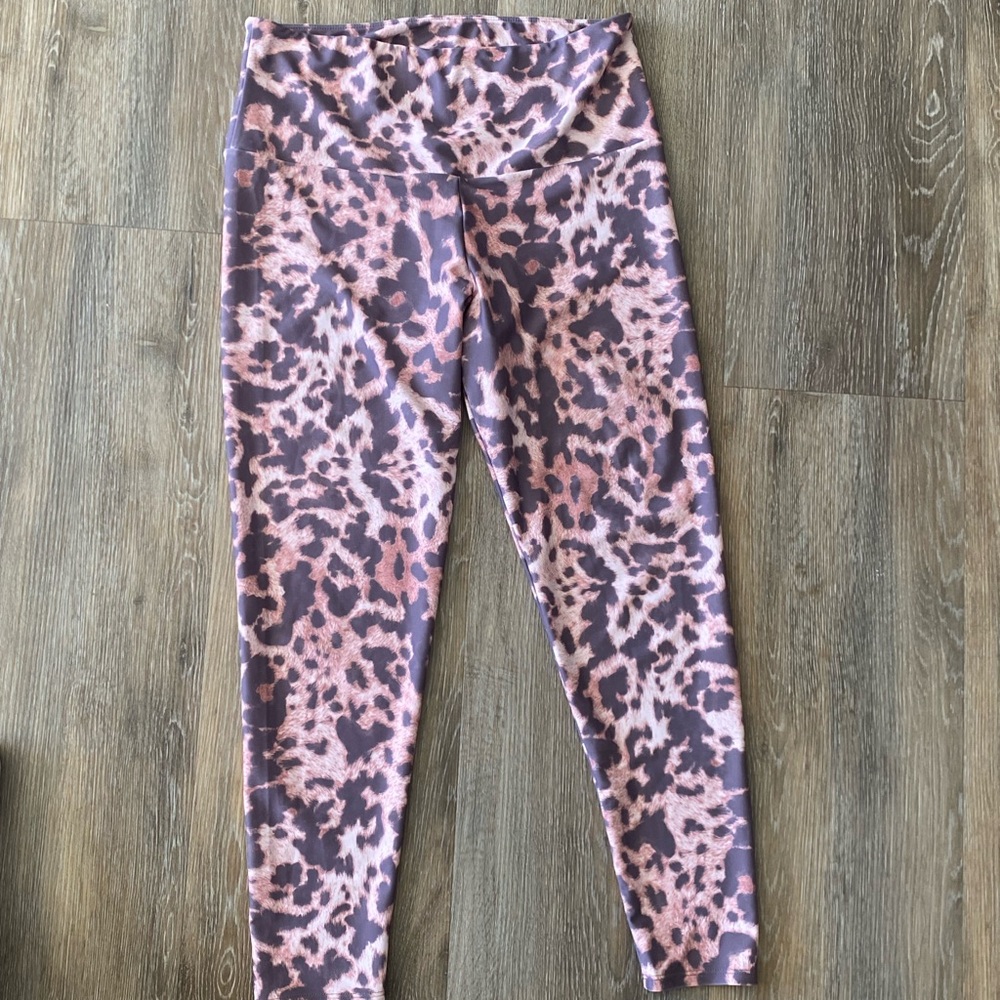 Onzie Leopard Print Women’s Size Leggings Large